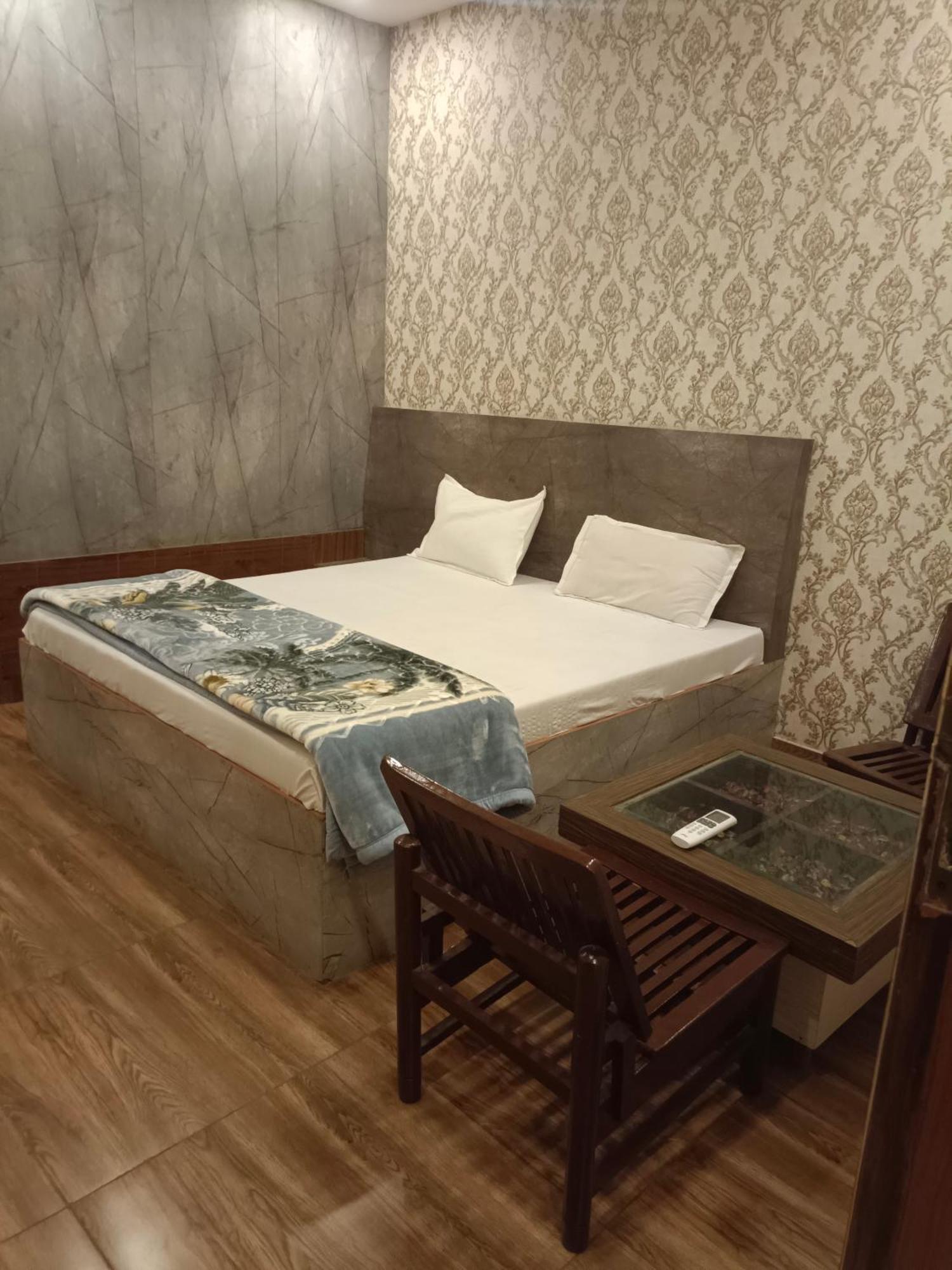 The Aura Grand Hotel & Banquet - A Unit Of Sitara Kollection Hotels Rohtak Exterior foto