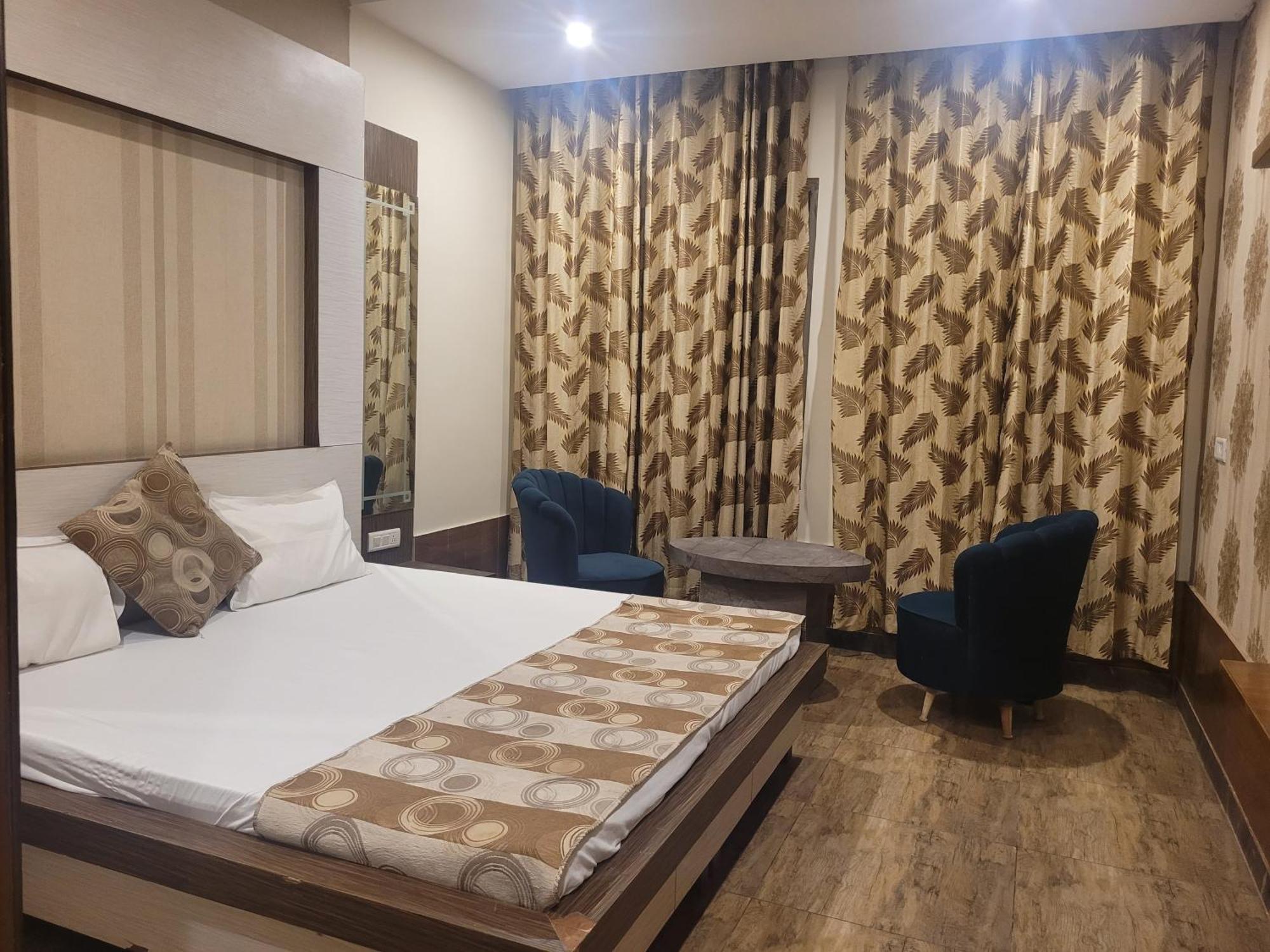 The Aura Grand Hotel & Banquet - A Unit Of Sitara Kollection Hotels Rohtak Exterior foto
